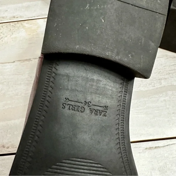 Zara Girls Sz 34 US Sz 2.5 3 Red Wine Leather Bootie Shoes Side Zip Gold Accents - Picture 8 of 10